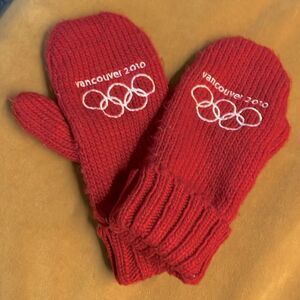 Vancouver 2010 Winter Olympics Red Mittens Canada Maple Leaf Sport Adult OS